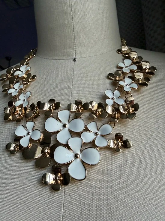 Fashion Elegant Gold & White Enameled Floral Bib 16” + 3” Extension Necklace - Picture 13 of 17